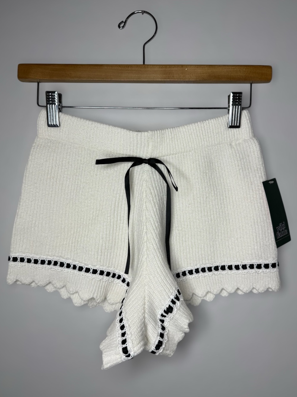 New wild fable Off White Knit High-Waist Scallop Hem Shorts with Black Trim XS